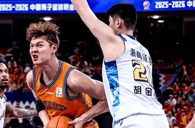 开云-广厦输球揪出最大问题球员！他上场30分钟，5中1拿3分，进攻真差|上海|浙江广厦|胡金秋|朱俊龙|上海男篮_新浪体育_新浪新闻